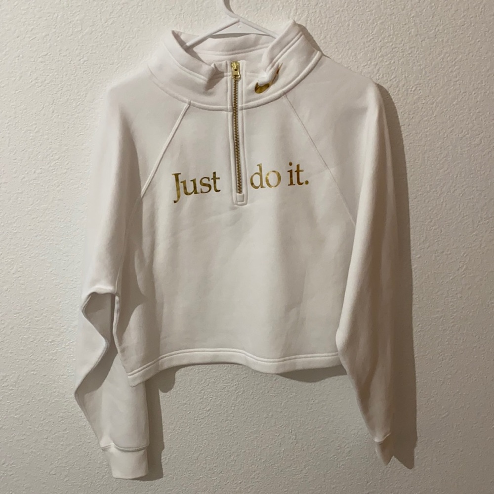 Nike cropped quarter zip in a size small.